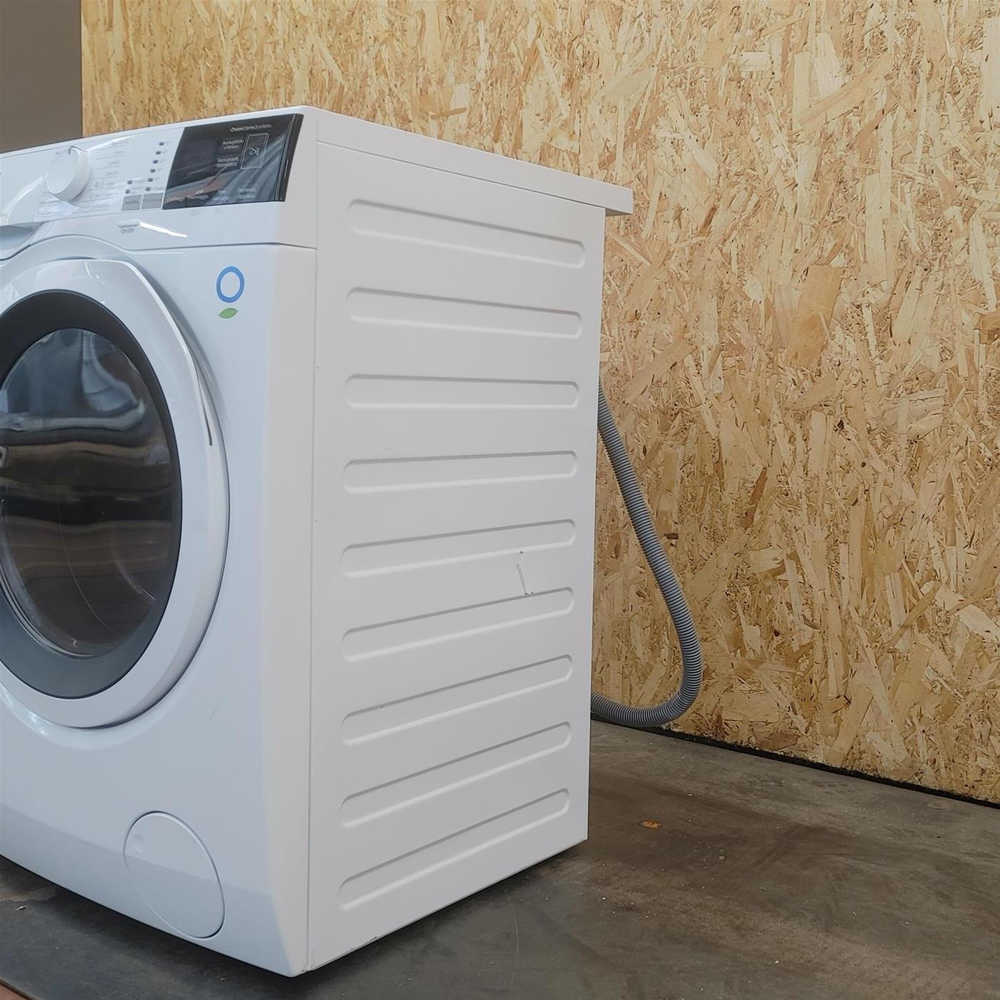 Electrolux EW7W4862LB lavasciuga Libera installazione Caricamento frontale Bianco E