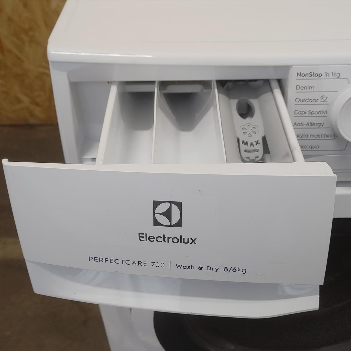 Electrolux EW7W4862LB lavasciuga Libera installazione Caricamento frontale Bianco E