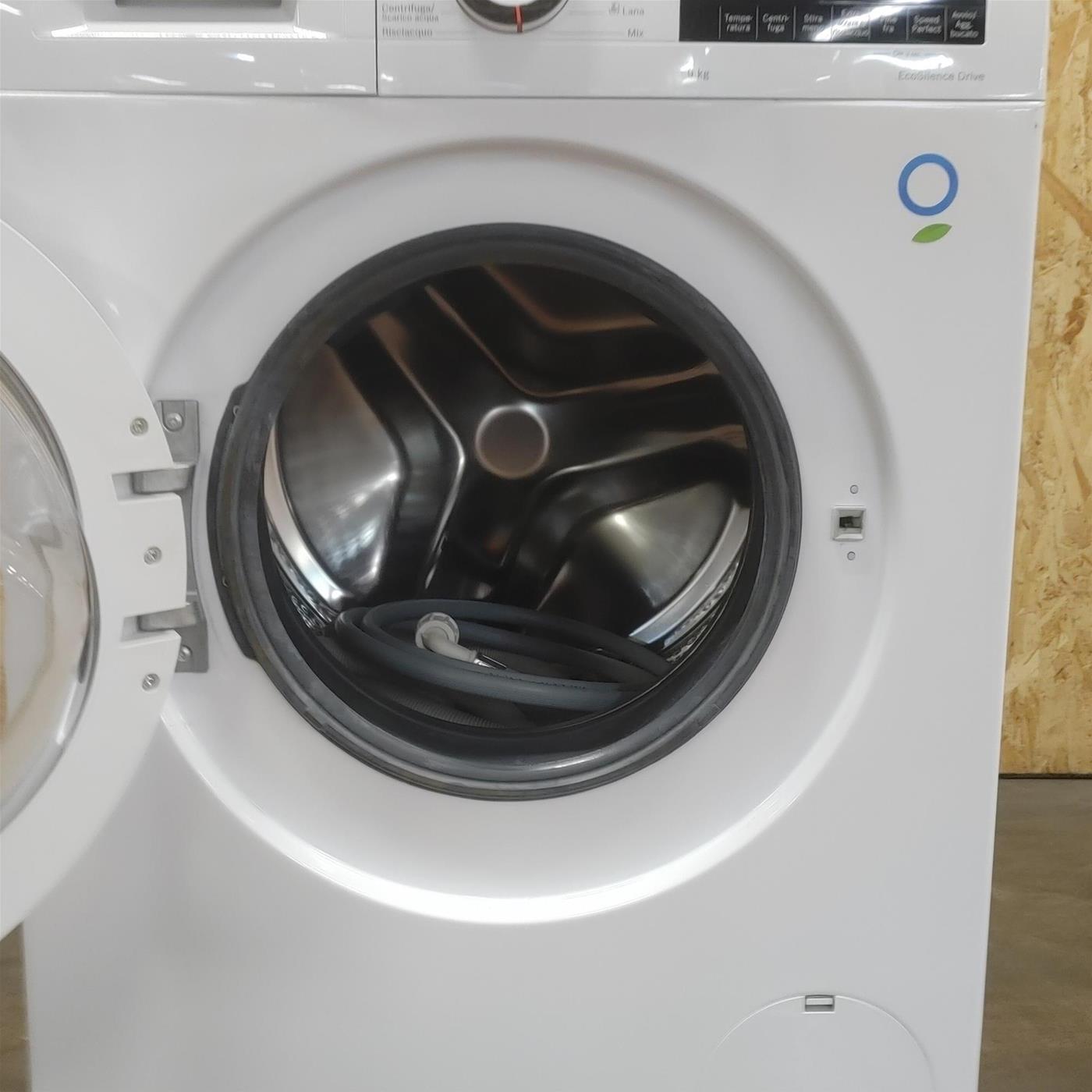 Bosch Serie 4 WGG04200IT lavatrice Caricamento frontale 9 kg 1151 Giri/min Bianco