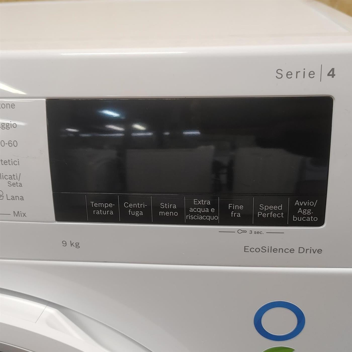 Bosch Serie 4 WGG04200IT lavatrice Caricamento frontale 9 kg 1151 Giri/min Bianco