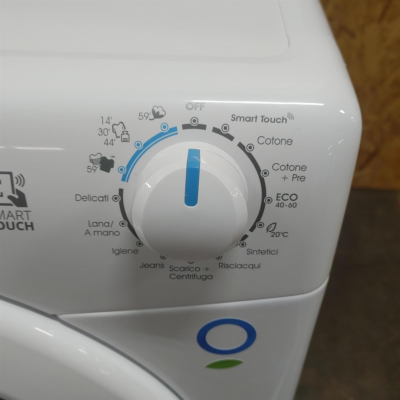 Candy Smart CS1282DE-11 lavatrice Caricamento frontale 8 kg 1200 Giri/min D Bianco