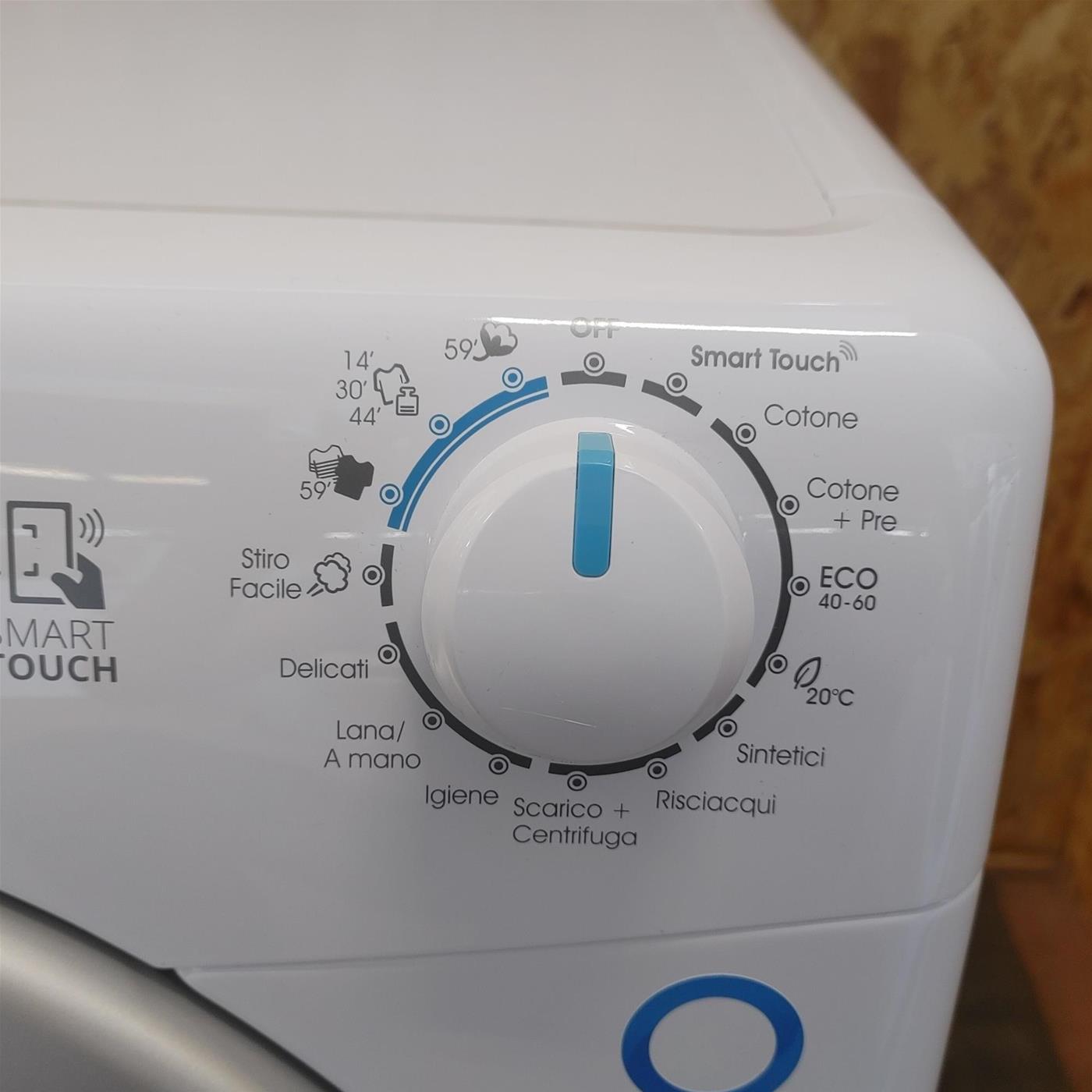 Candy Smart CSS4127TRE/1-11 lavatrice Caricamento frontale 7 kg 1200 Giri/min D Bianco