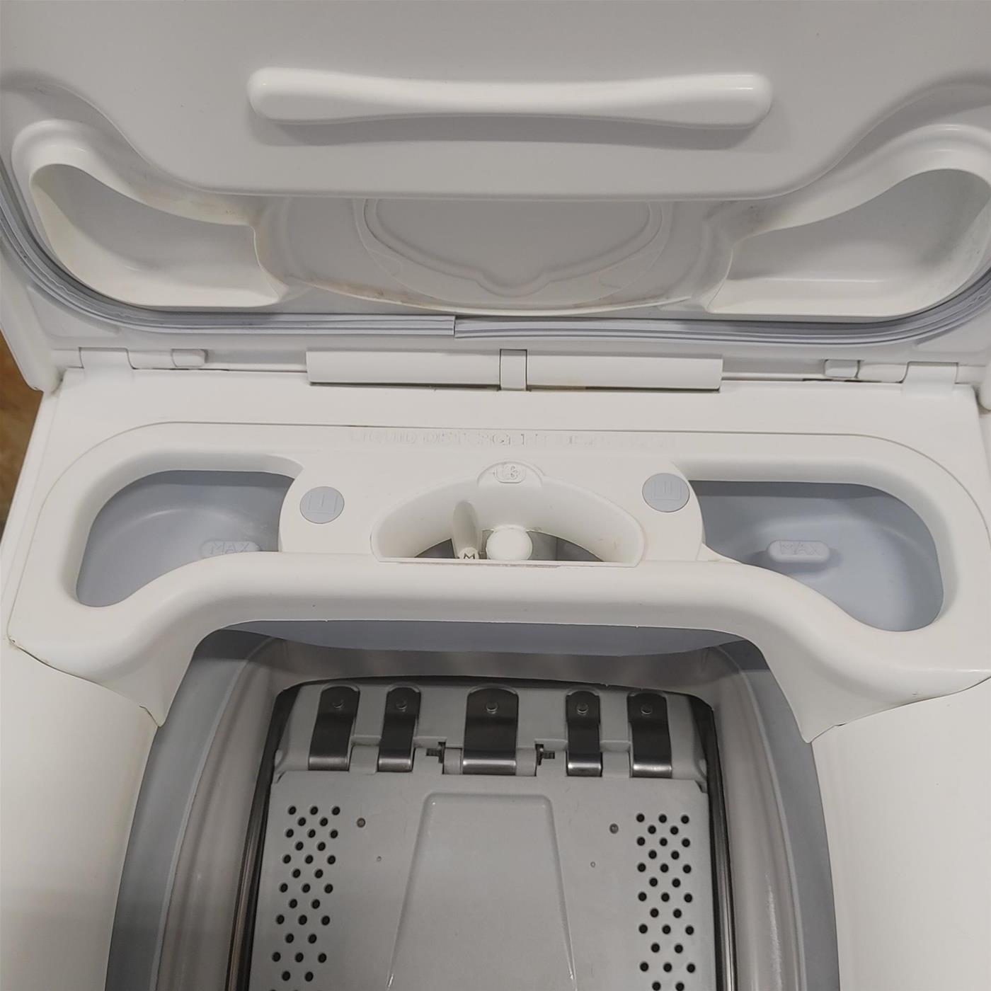 Electrolux RWT116211W lavatrice Caricamento dall'alto 6 kg 1100 Giri/min Bianco