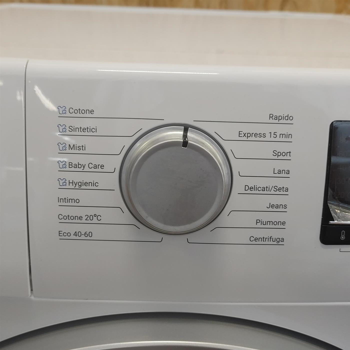 Haier Series 30 HW90-SB1230N lavatrice Caricamento frontale 9 kg 1200 Giri/min Bianco
