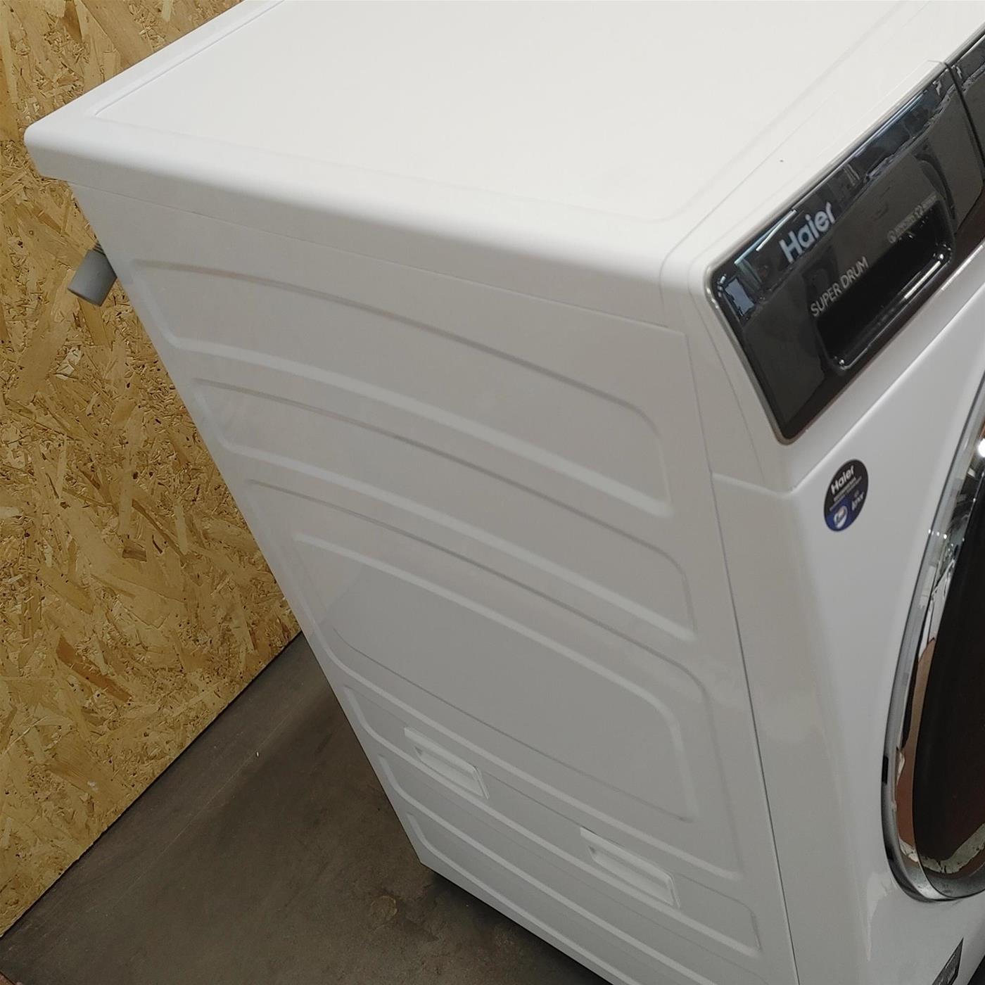 Haier HW150-BP14986EIT lavatrice Caricamento frontale 15 kg 1400 Giri/min Bianco