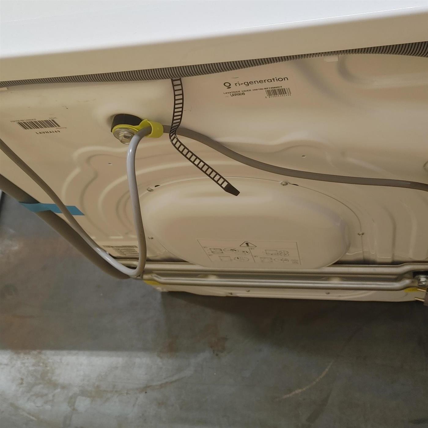 Haier HW150-BP14986EIT lavatrice Caricamento frontale 15 kg 1400 Giri/min Bianco