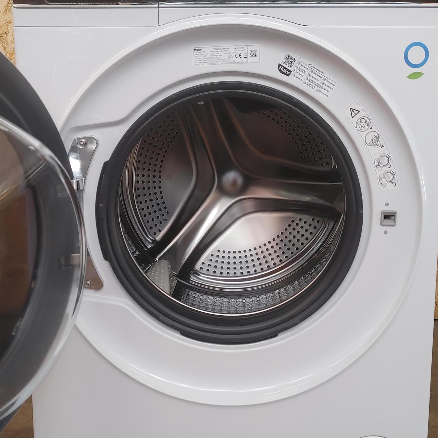 Haier HW150-BP14986EIT lavatrice Caricamento frontale 15 kg 1400 Giri/min Bianco