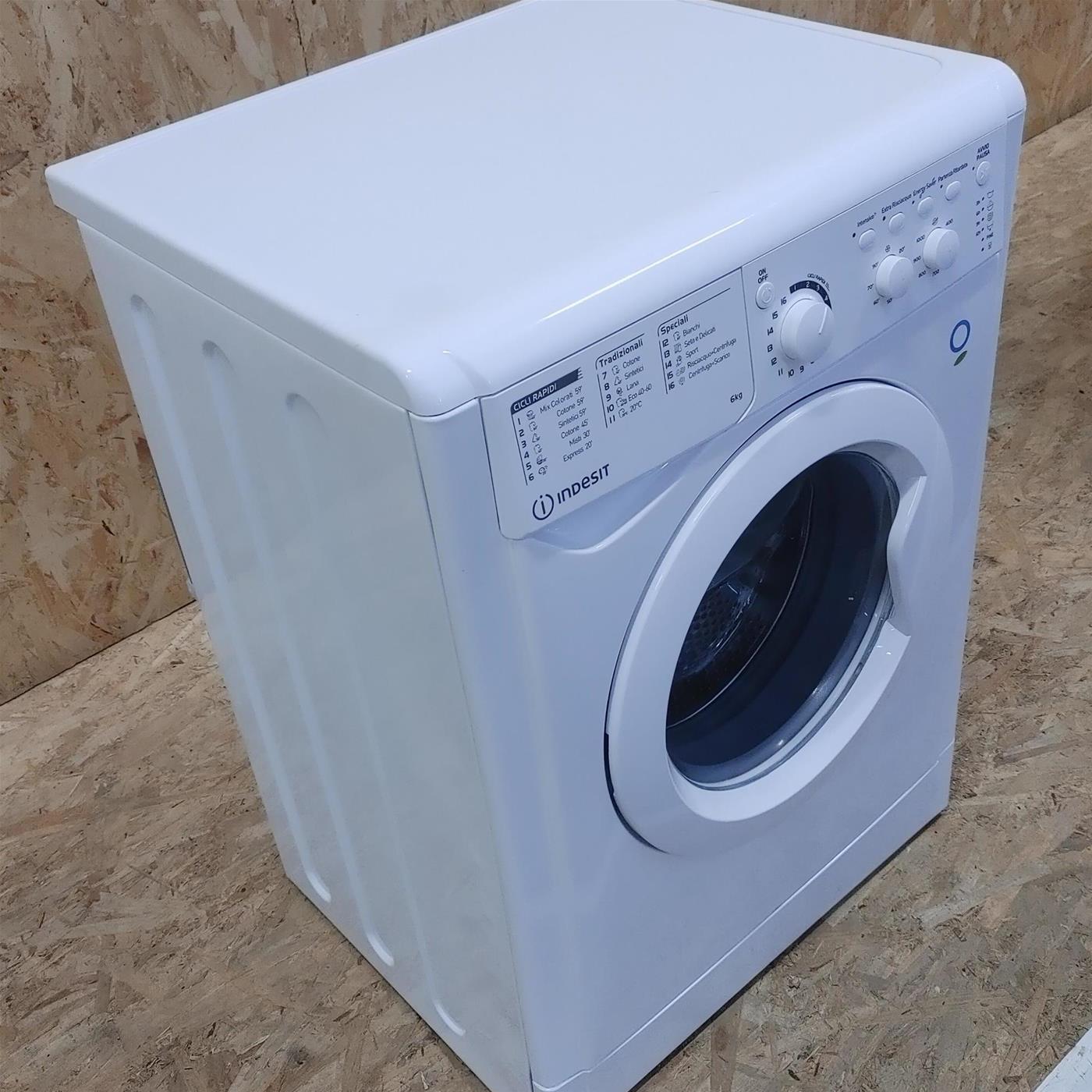 Indesit EWT61051WITN Lavatrice 6 Kg 1000giri