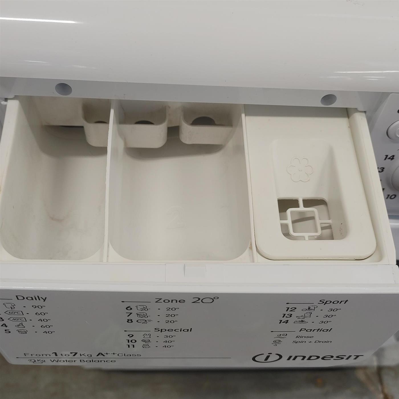 Lavatrice Indesit IWC 71252 C FR Carica frontale 7 kg 1200 giri Bianco