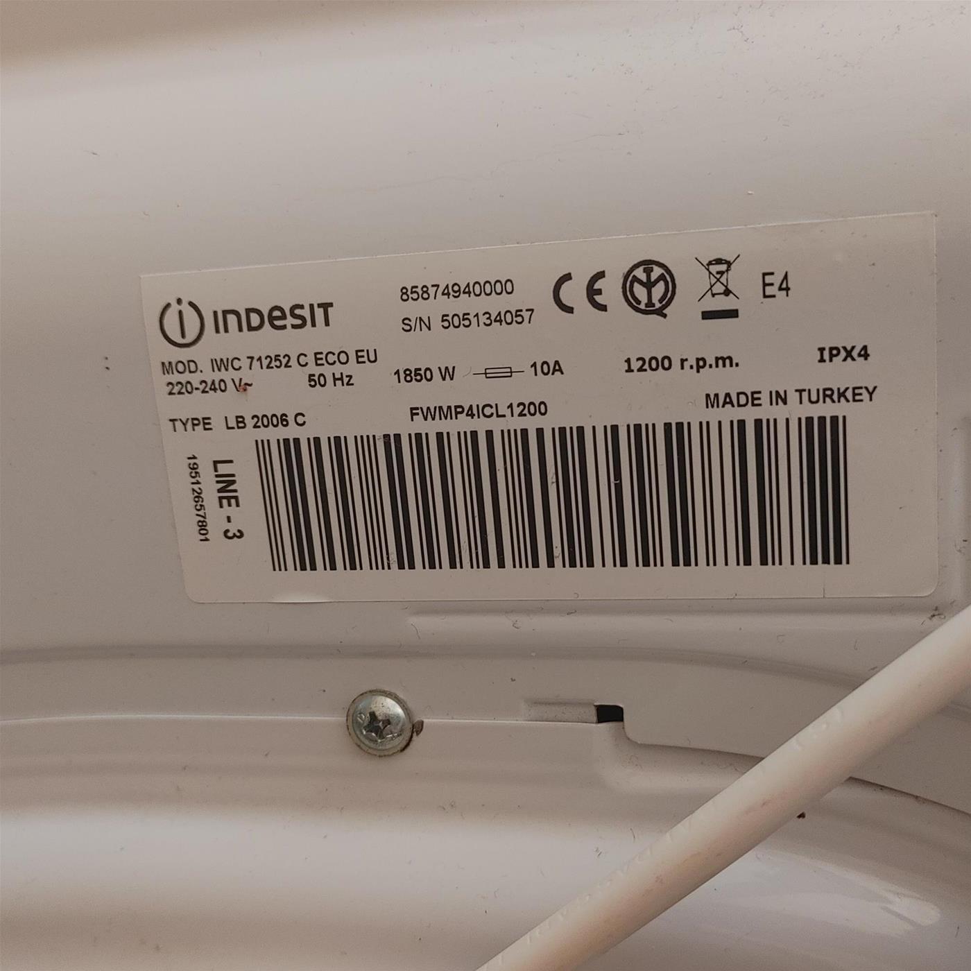 Lavatrice Indesit IWC 71252 C FR Carica frontale 7 kg 1200 giri Bianco