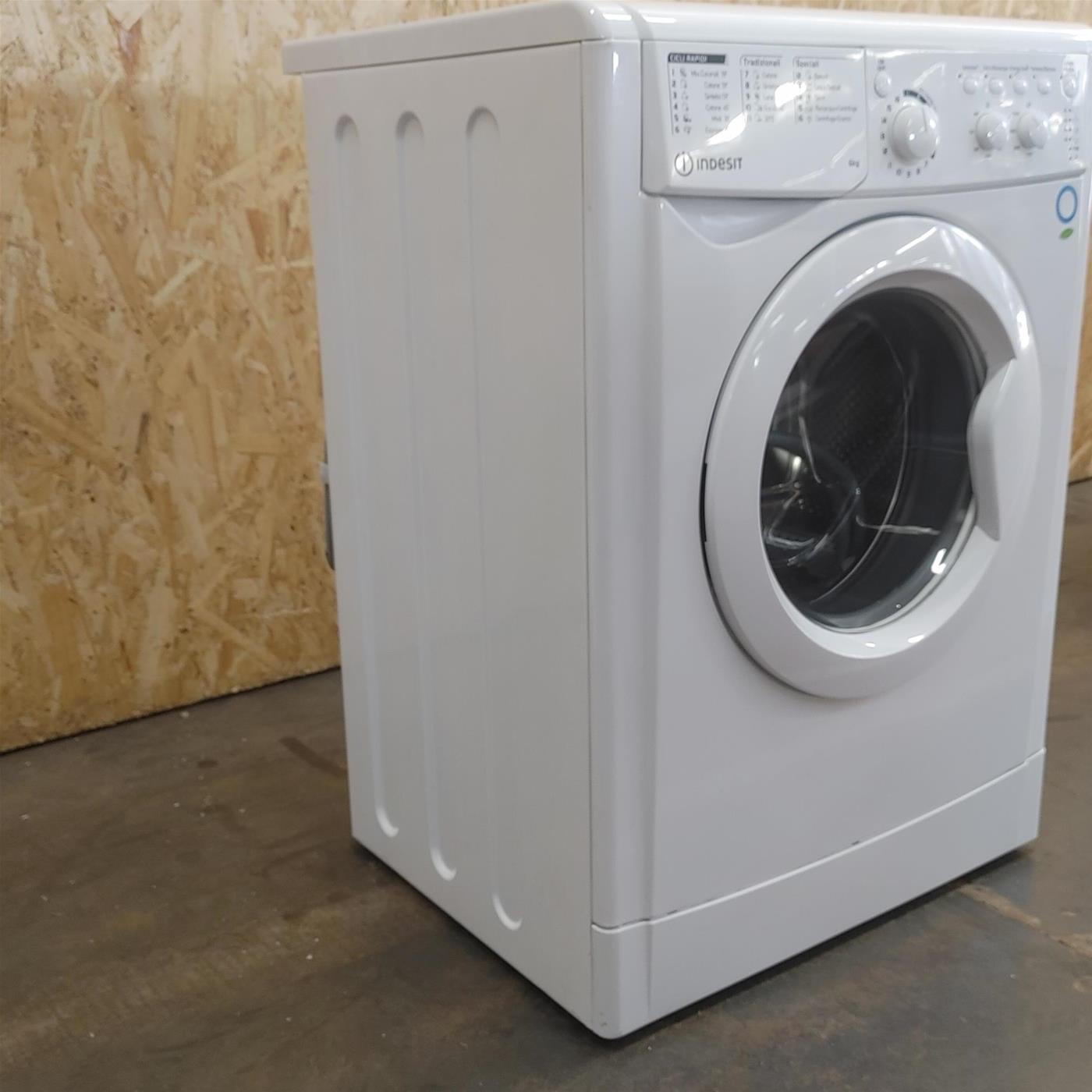 Indesit EWC61051WITN lavatrice Caricamento frontale 6 kg 1000 Giri/min F Bianco