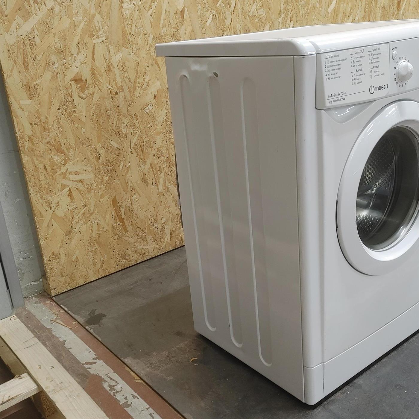 Indesit lavatrice a carica frontale iwc61052ceco lvb A++ 6kg 1000g led 98346