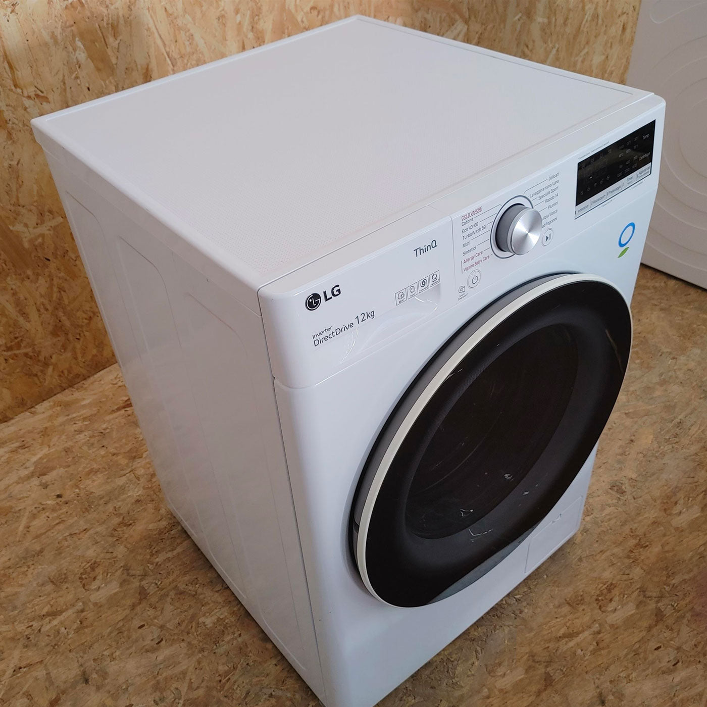 LG F4WV512S0E Lavatrice Intelligente AIDD 12kg Vapore TurboWash 1400 Giri/min Carica frontale Classe B
