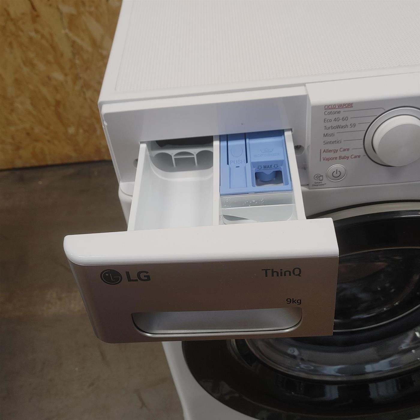 Lavatrice LG F4WV510S1E Caricamento frontale 10,5 kg 1400 Giri/min Bianco