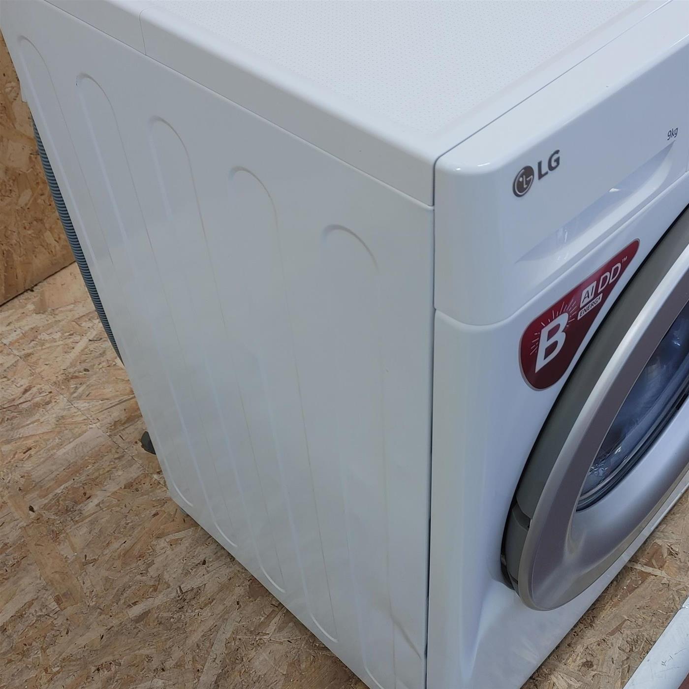 LG F4WV309S4E Lavatrice Intelligente AIDD 9kg Vapore 1400 Giri/min Carica frontale Classe B