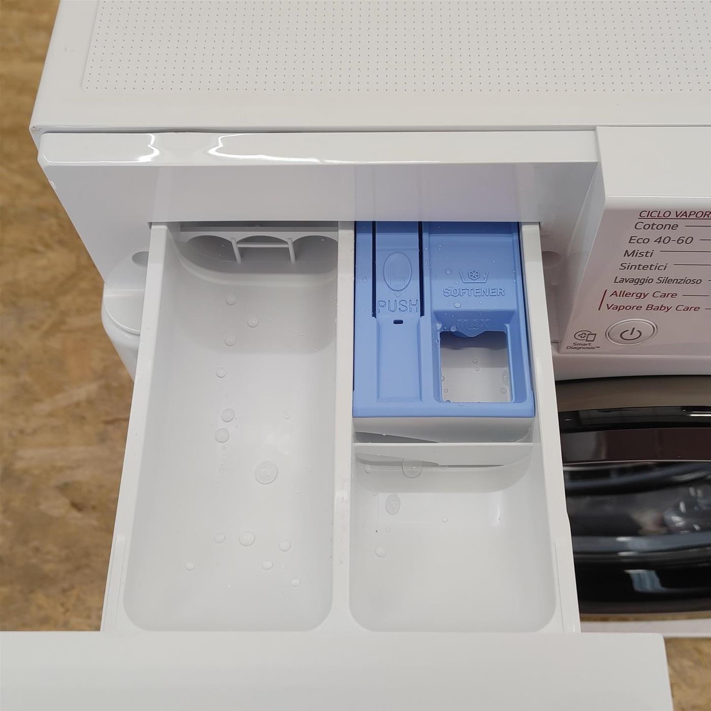 LG F4WV310SAE lavatrice Caricamento frontale 10,5 kg 1400 Giri/min A Bianco
