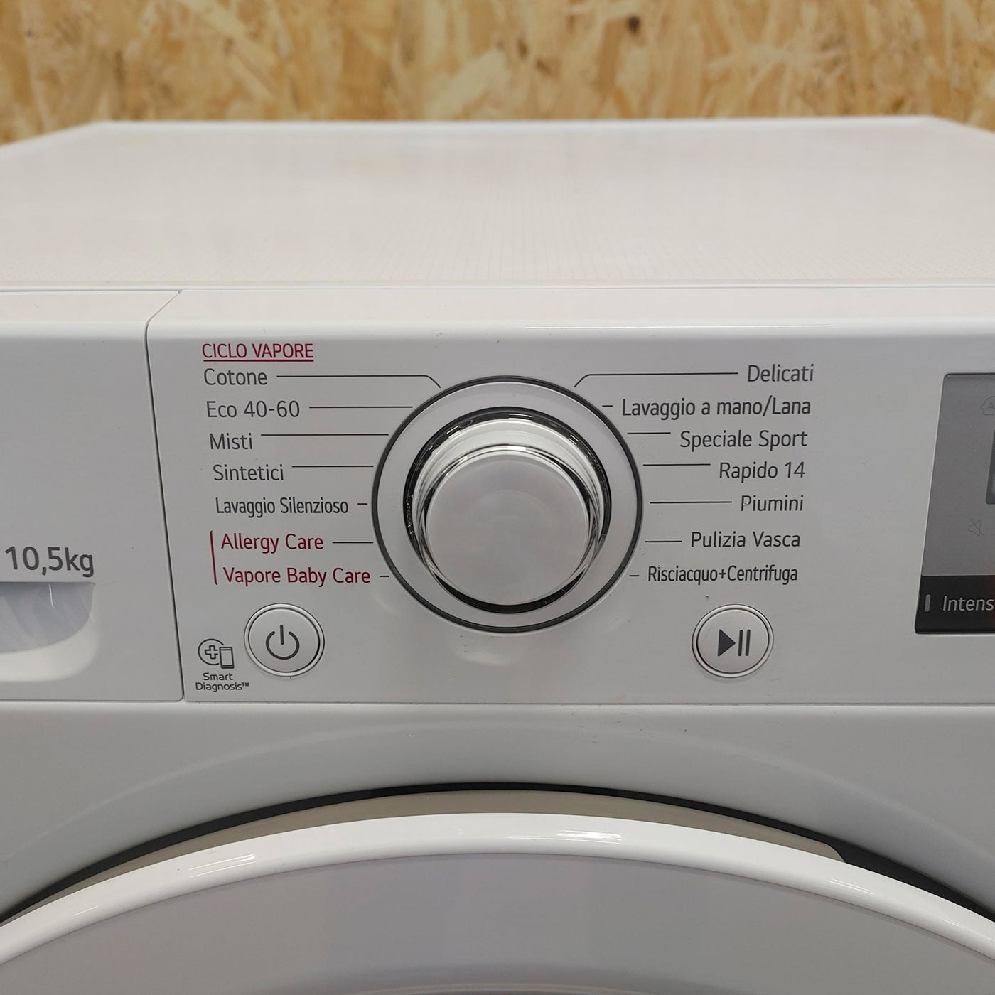 LG F4WV310WHT lavatrice Caricamento frontale 10,5 kg 1360 Giri/min B Bianco
