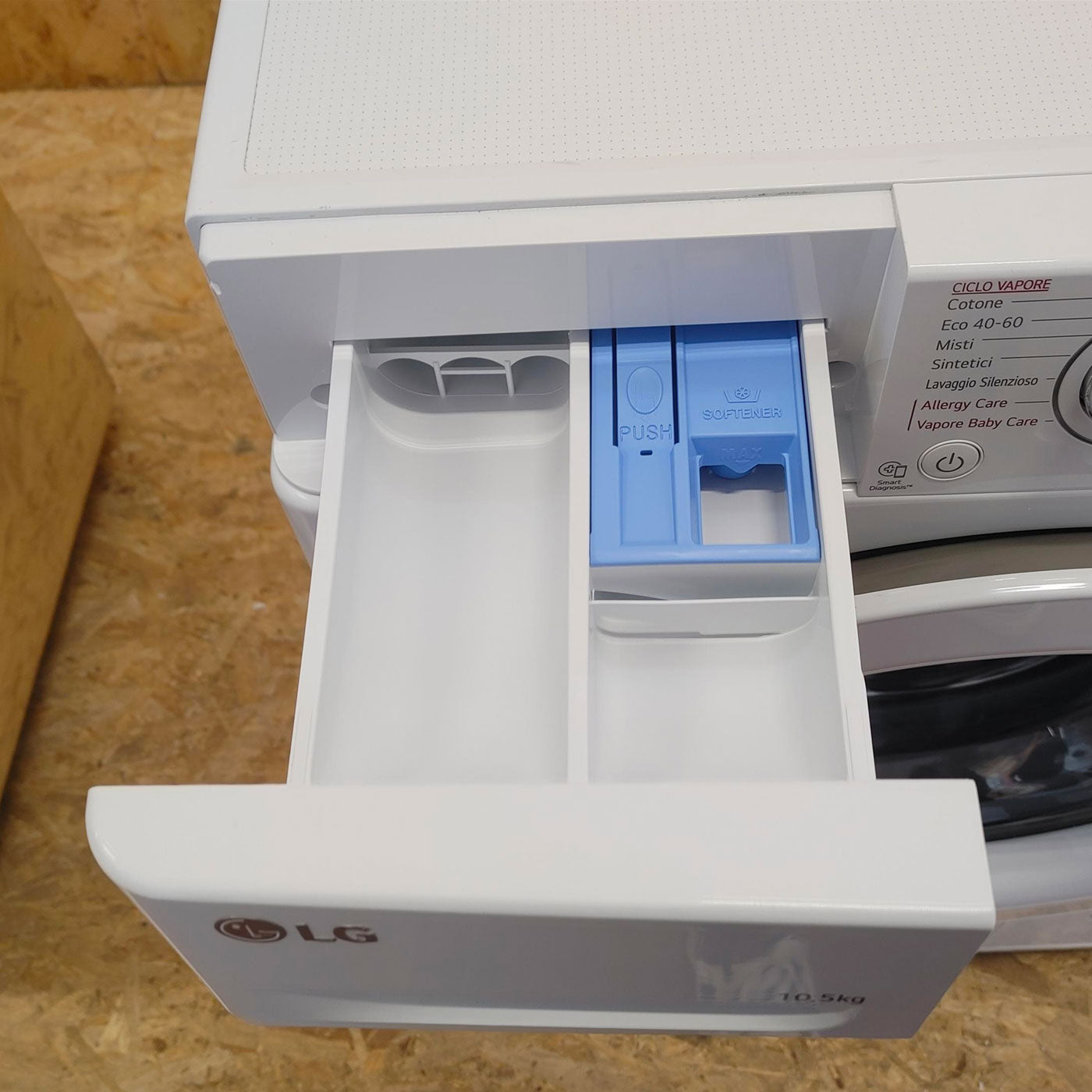 LG F4WV310WHT lavatrice Caricamento frontale 10,5 kg 1360 Giri/min B Bianco