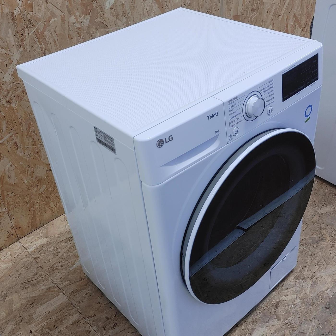 LG F4V5PYP1W lavatrice Caricamento frontale 9 kg 1400 Giri/min Bianco