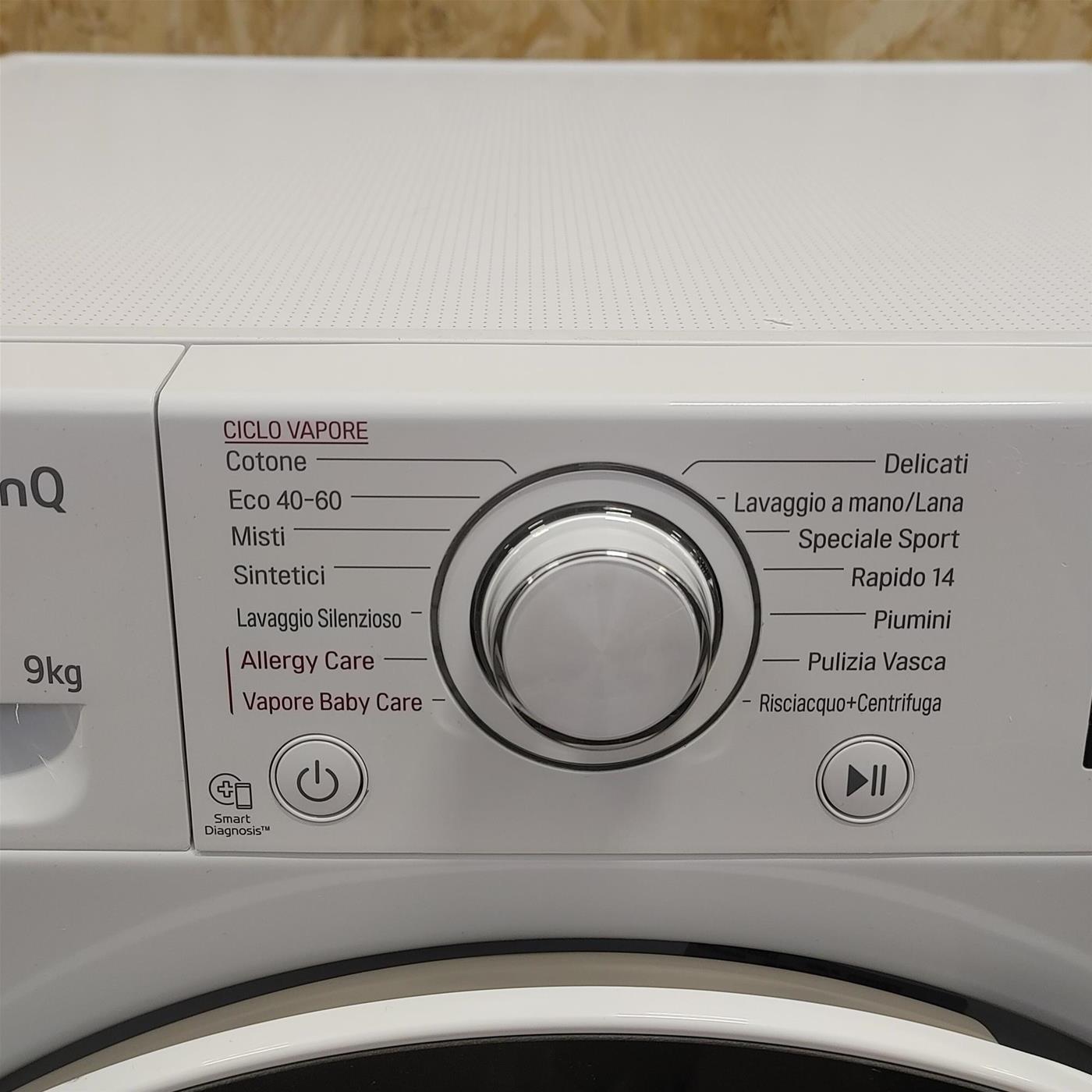 LG F4V5PYP1W lavatrice Caricamento frontale 9 kg 1400 Giri/min Bianco