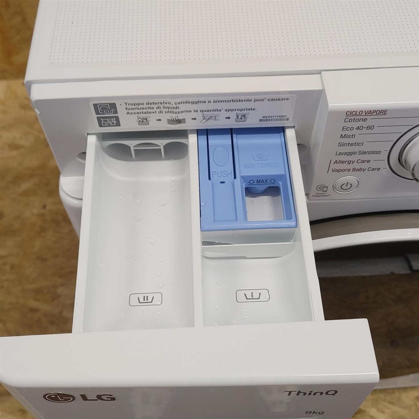 LG F4V5PYP1W lavatrice Caricamento frontale 9 kg 1400 Giri/min Bianco