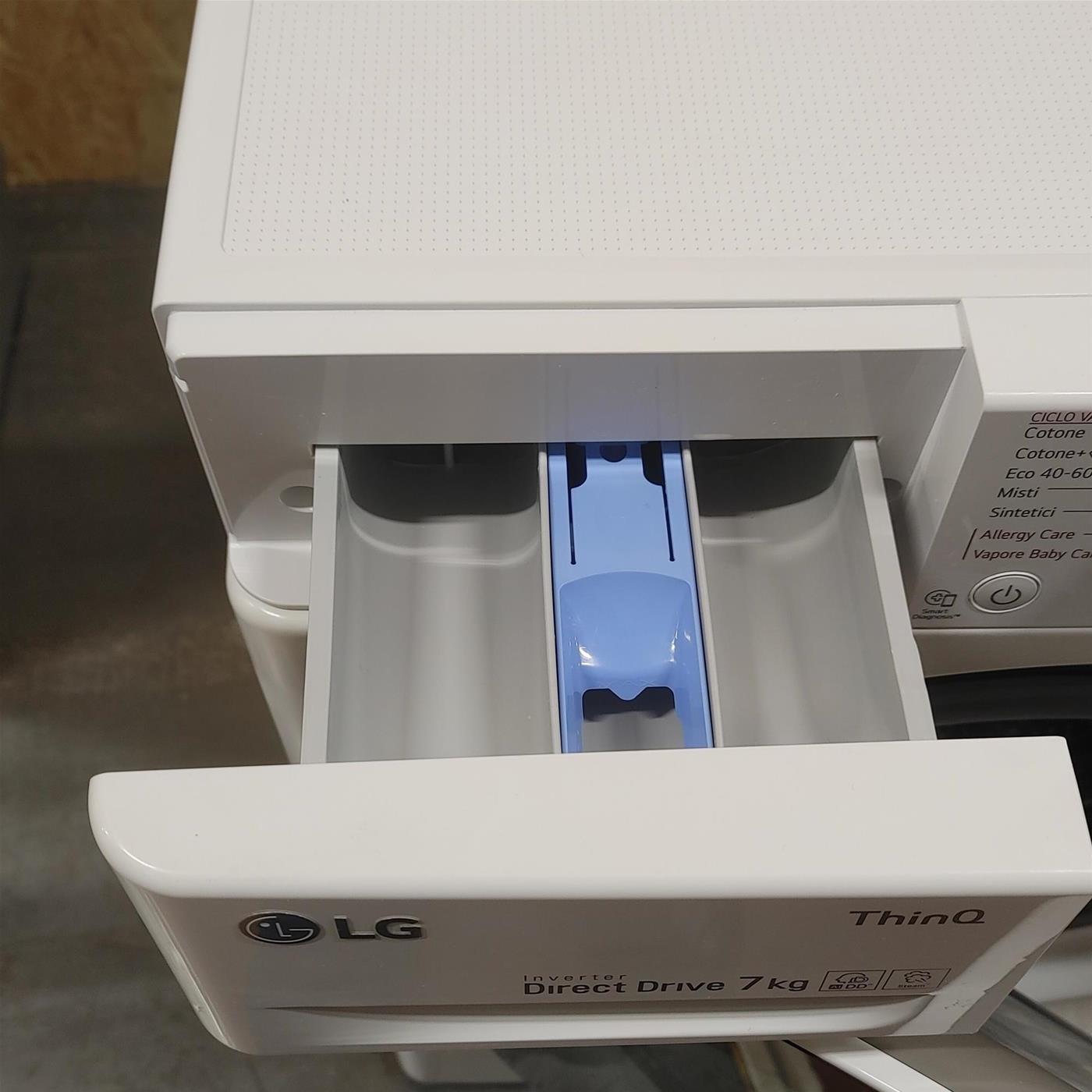 Lavatrice LG F2WV4S7S0E Carica frontale 7 kg 1200 Giri/min Bianco