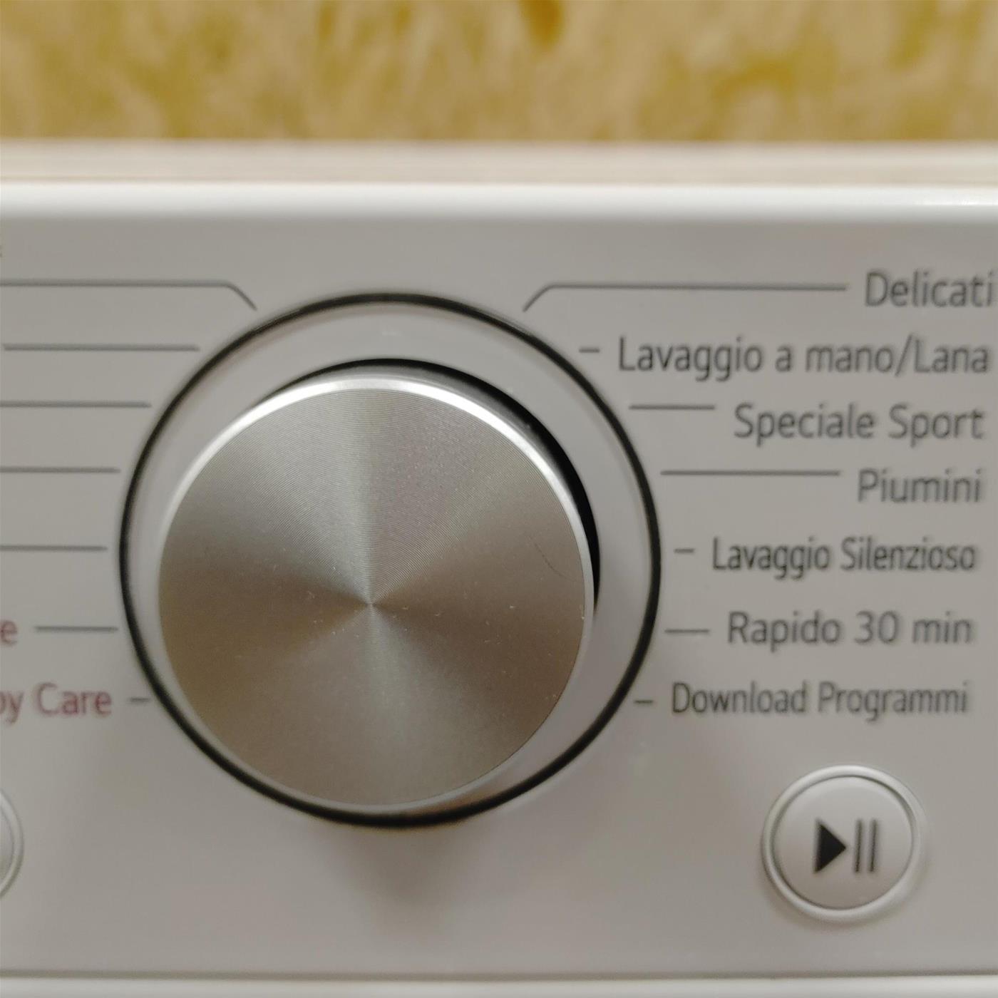 Lavatrice LG F2WV4S7S0E Carica frontale 7 kg 1200 Giri/min Bianco