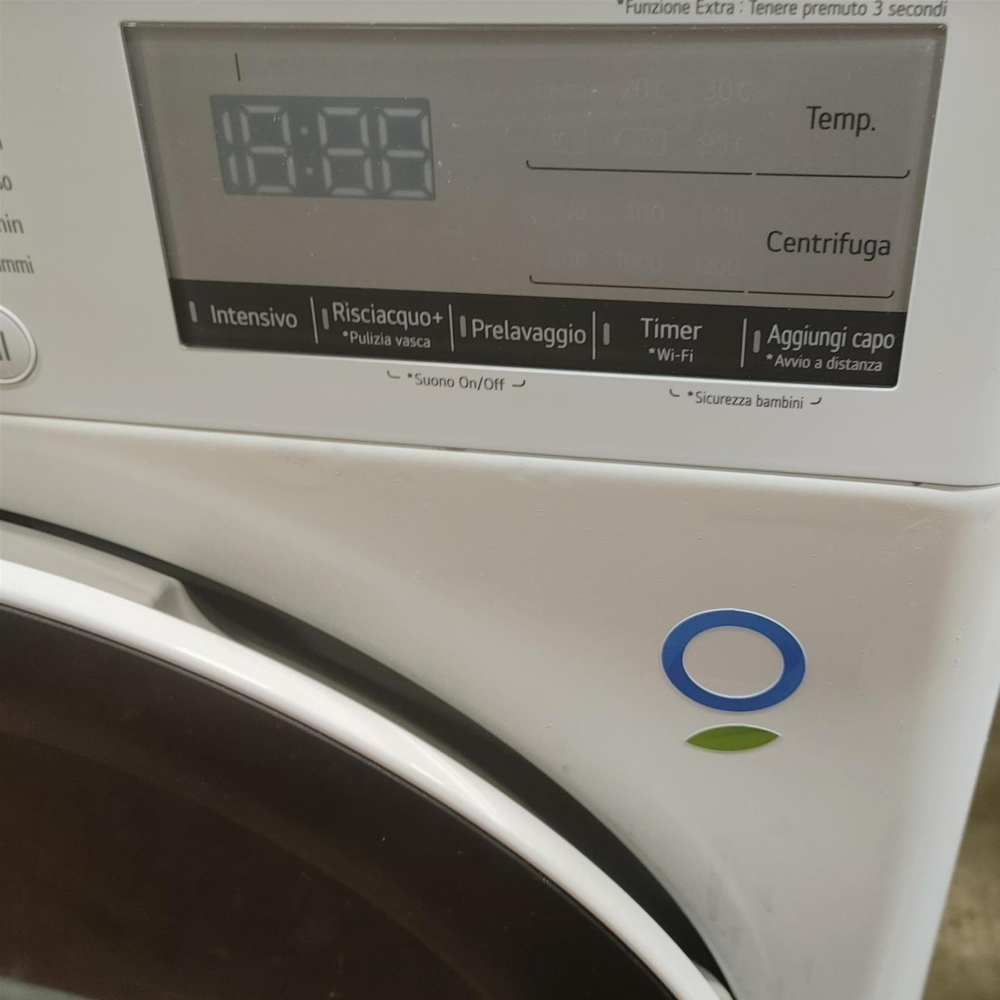 Lavatrice LG F2WV4S7S0E Carica frontale 7 kg 1200 Giri/min Bianco