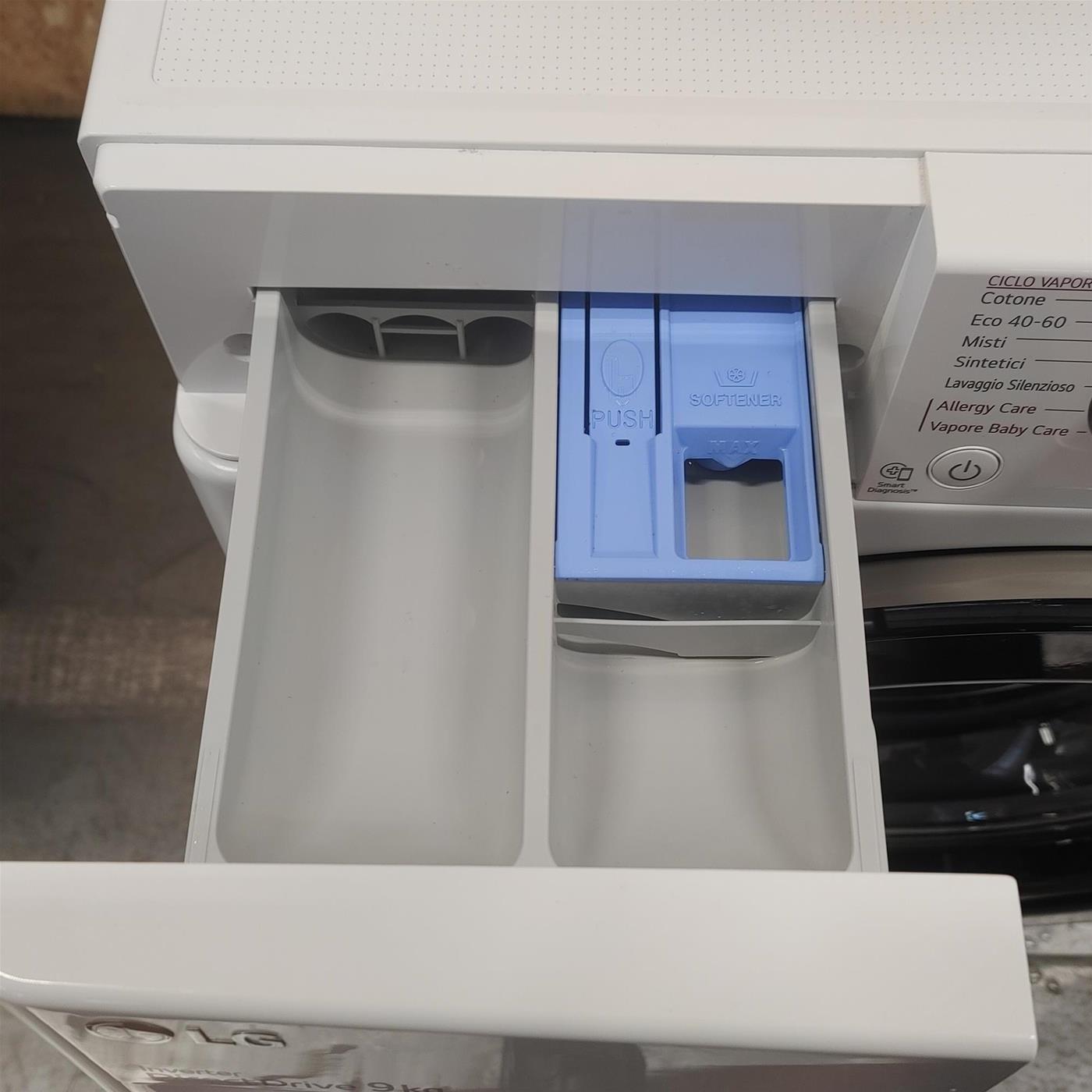 Lavatrice LG F4WV309S6E Carica frontale 9 kg 1400 Giri/min Bianco