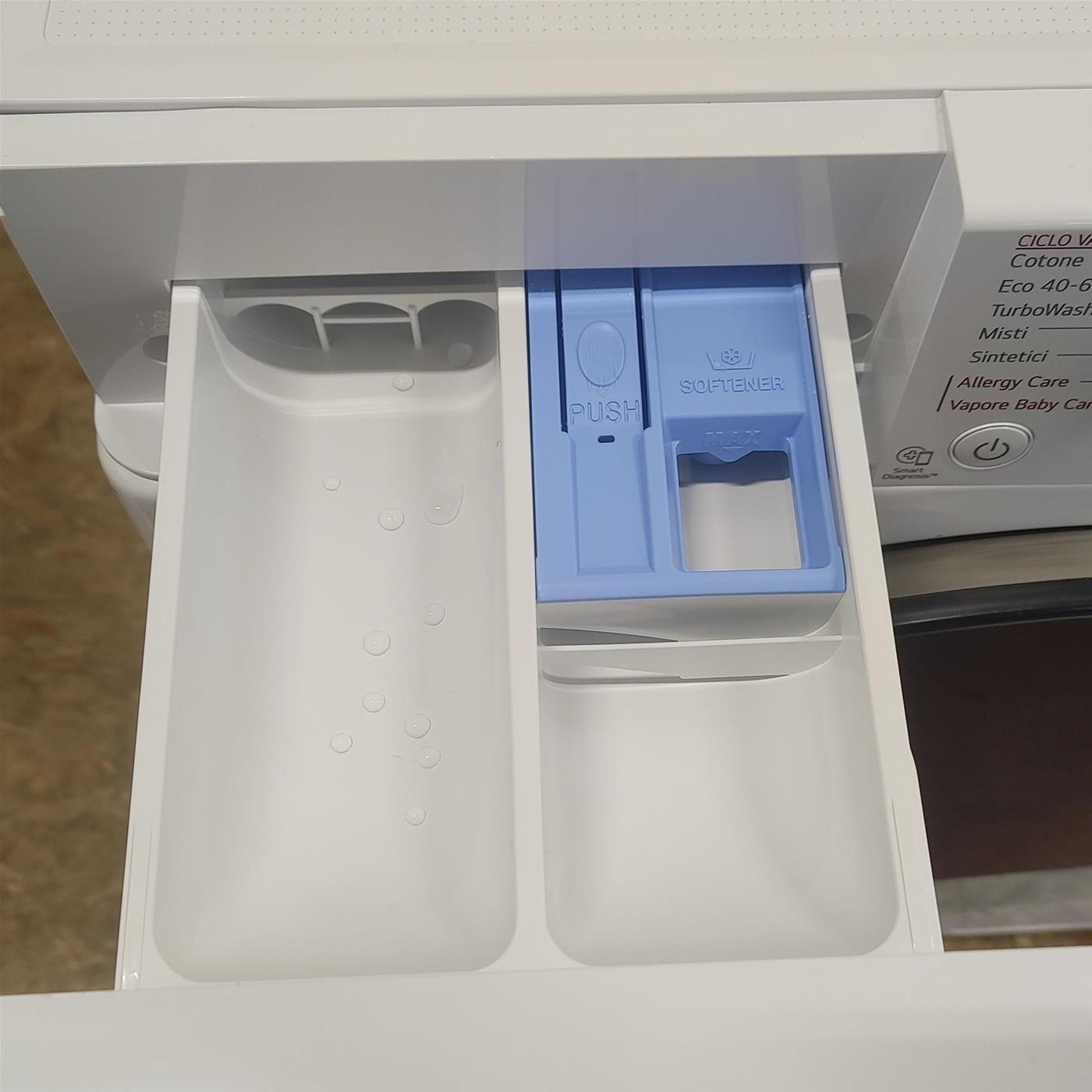 Lavatrice LG F4WV509SAE Carica frontale 9 kg 1400 Giri/min Bianco