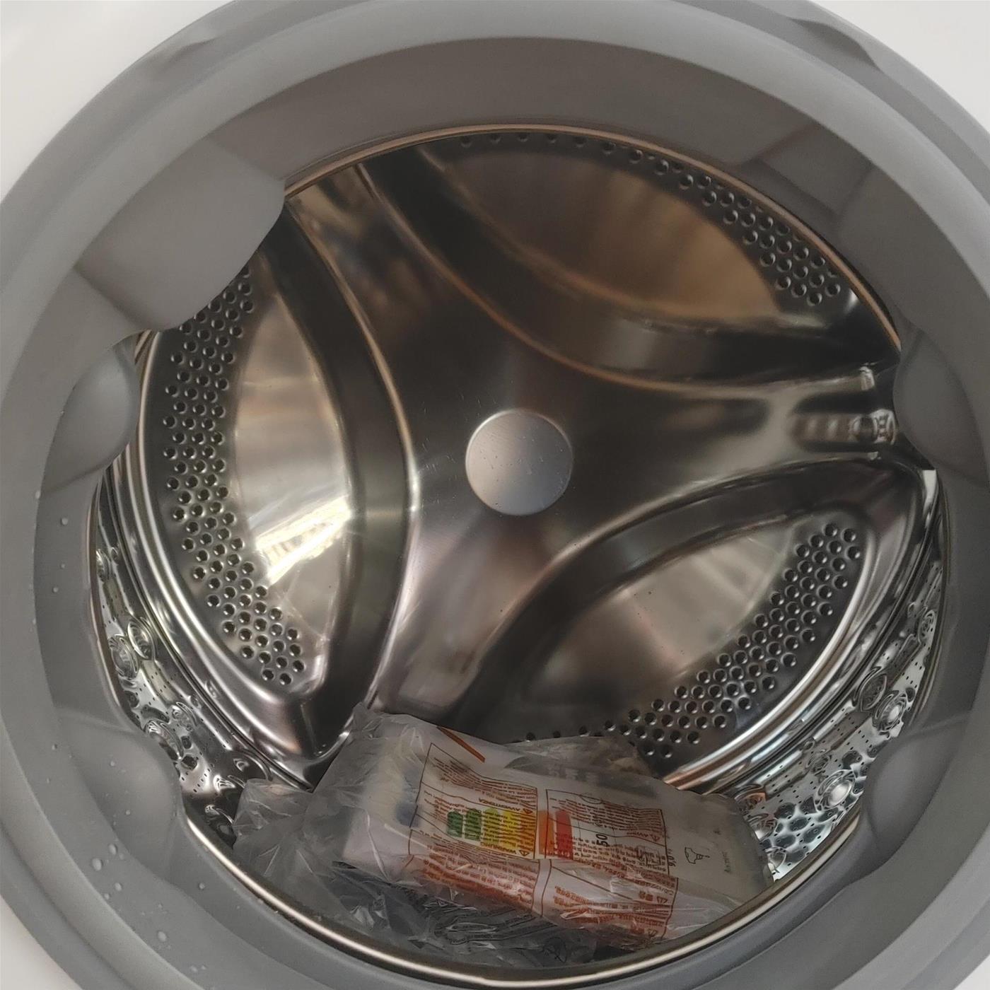 Lavatrice LG F4WV509SAE Carica frontale 9 kg 1400 Giri/min Bianco