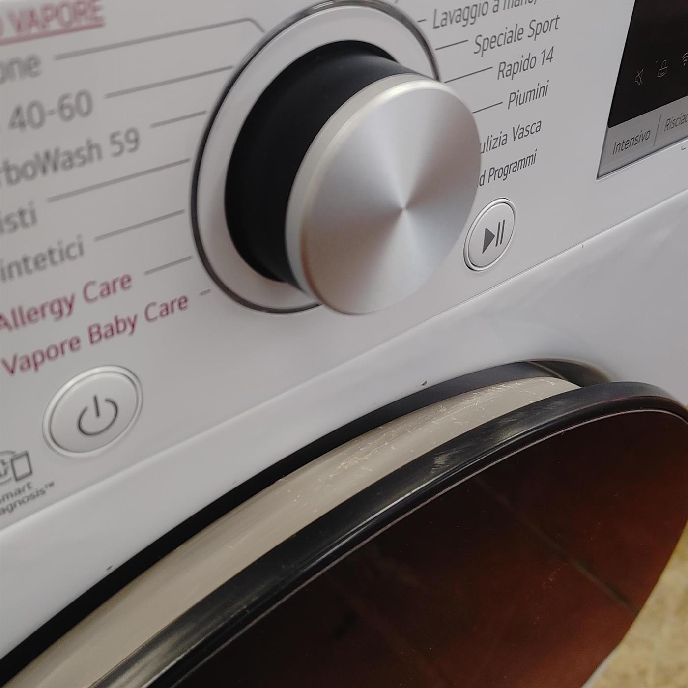 Lavatrice LG F4WV509SAE Carica frontale 9 kg 1400 Giri/min Bianco