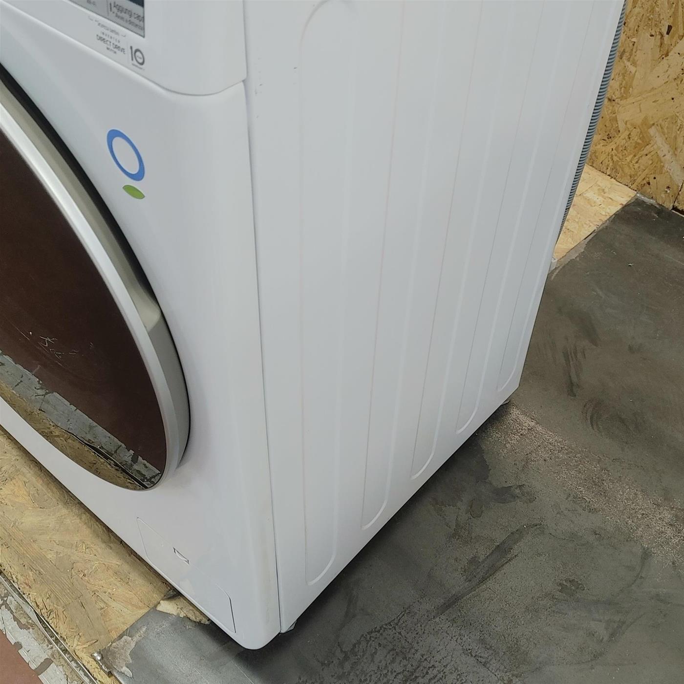 Lavatrice LG F4WV510S1E Caricamento frontale 10,5 kg 1400 Giri/min Bianco