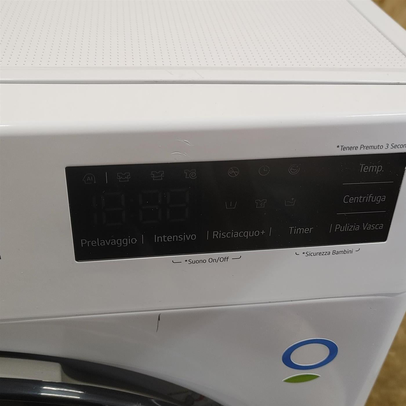 LG F4WV510SAE lavatrice Caricamento frontale 10 kg 1400 Giri/min A Bianco