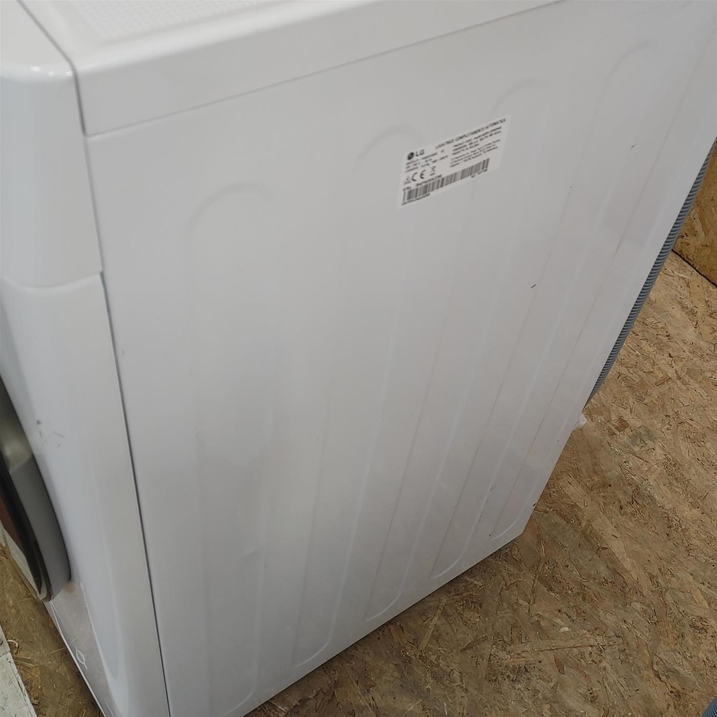 LG F4WV310SAE lavatrice Caricamento frontale 10,5 kg 1400 Giri/min A Bianco