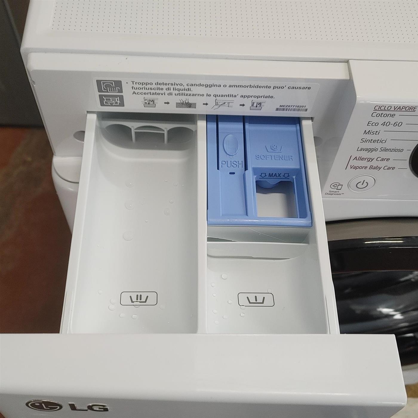 Lavatrice LG F2WV3S7S6E Carica frontale 7 kg 1200 Giri/min Bianco