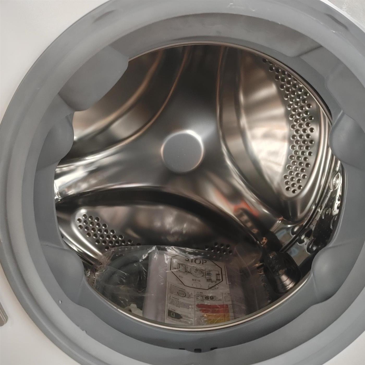 Lavatrice LG F2WV3S7S6E Carica frontale 7 kg 1200 Giri/min Bianco