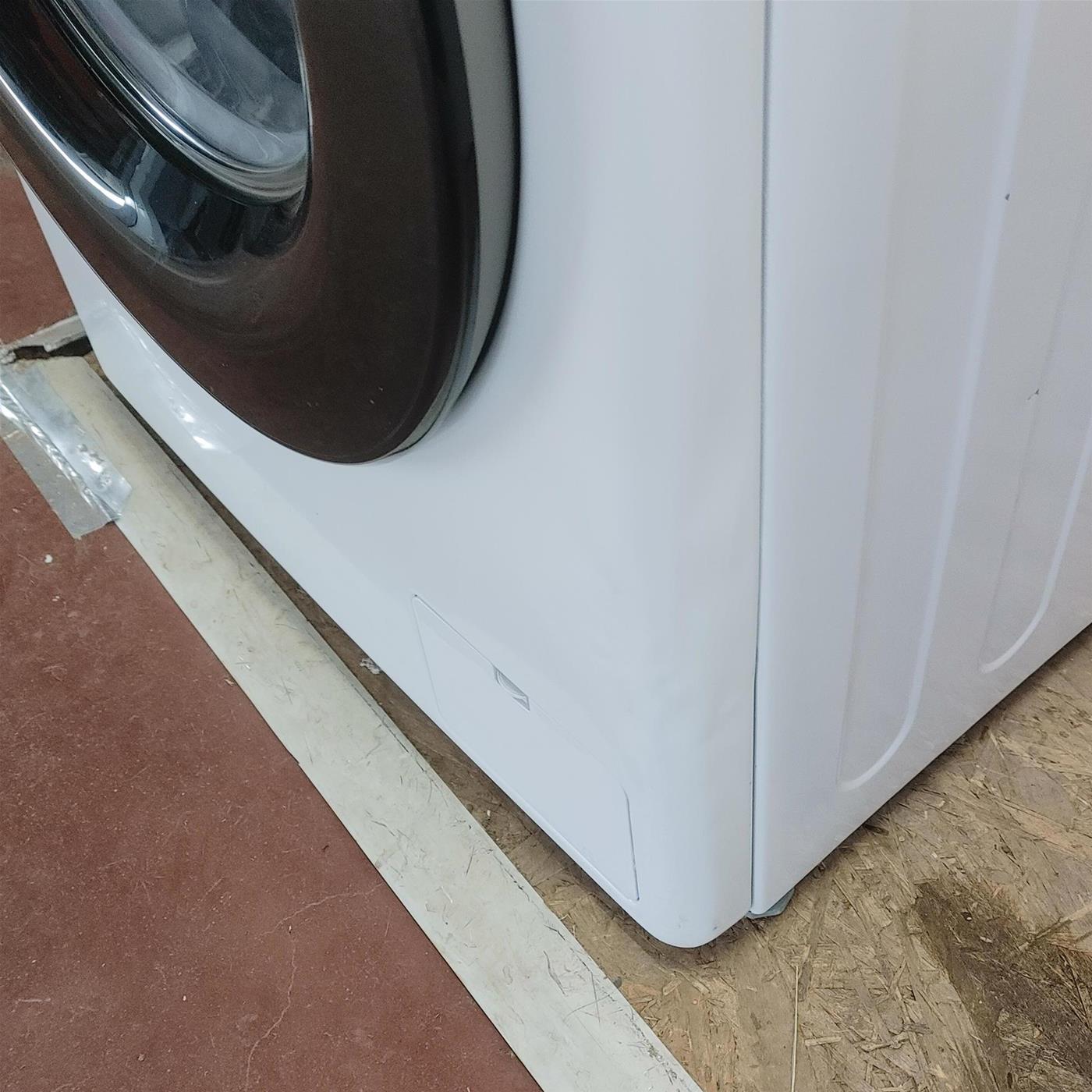 Lavatrice LG F2WV3S7S6E Carica frontale 7 kg 1200 Giri/min Bianco