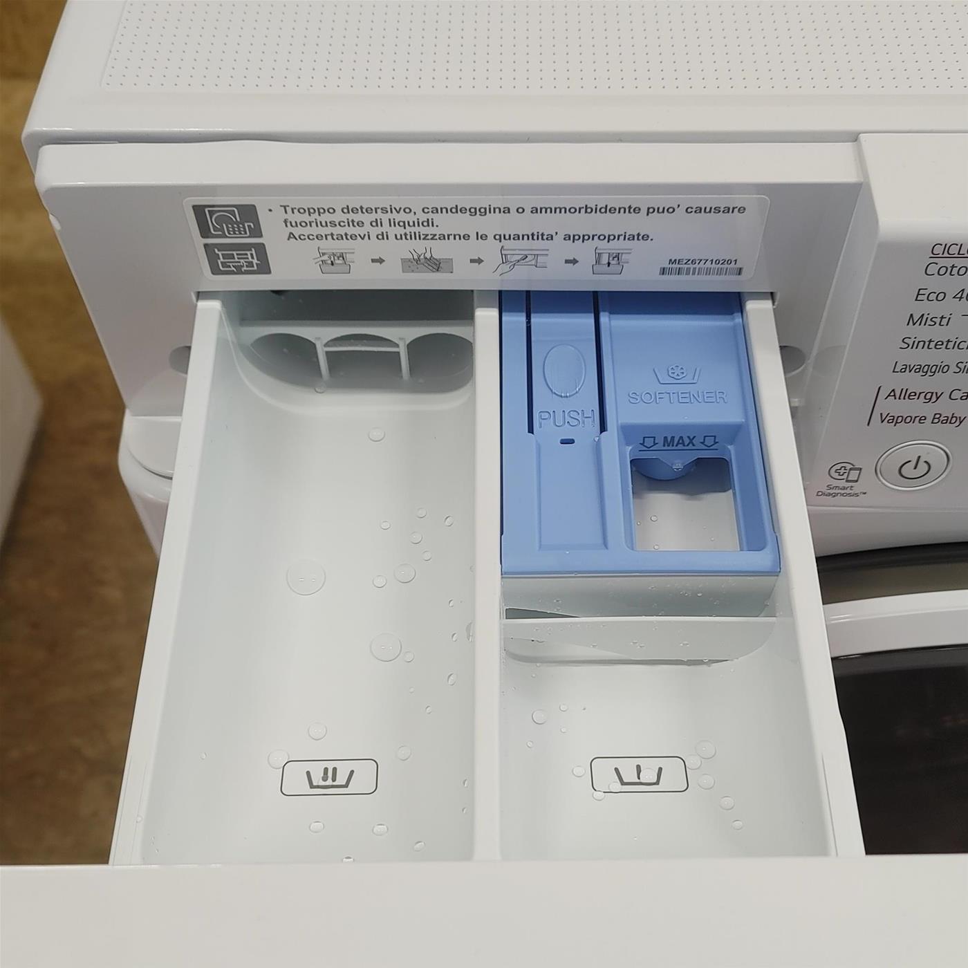 Lavatrice LG F2WV3S7SHE Caricamento frontale 7 kg 1200 Giri/min Bianco