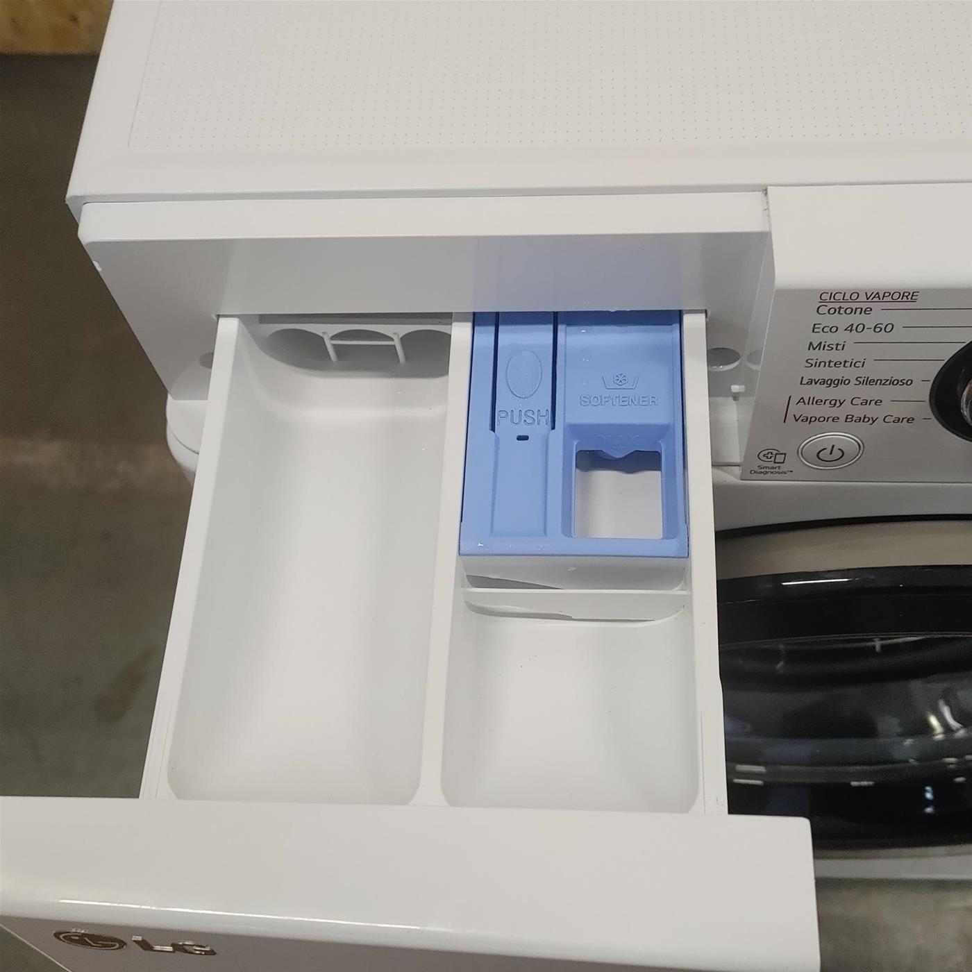 Lavatrice LG F4WV508S0B Carica frontale 8 kg 1400 Giri/min Bianco