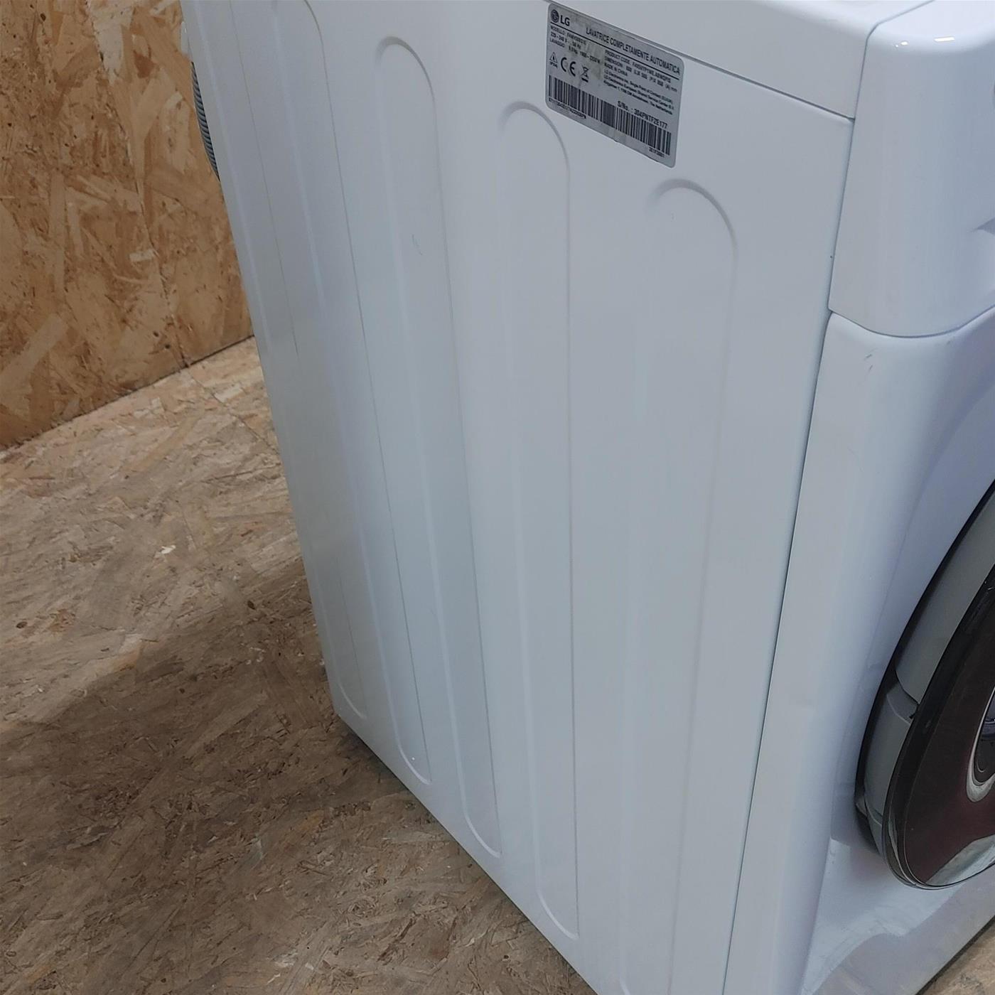 Lavatrice LG F4WV509S1E Carica frontale 9 kg 1400 Giri/min Bianco