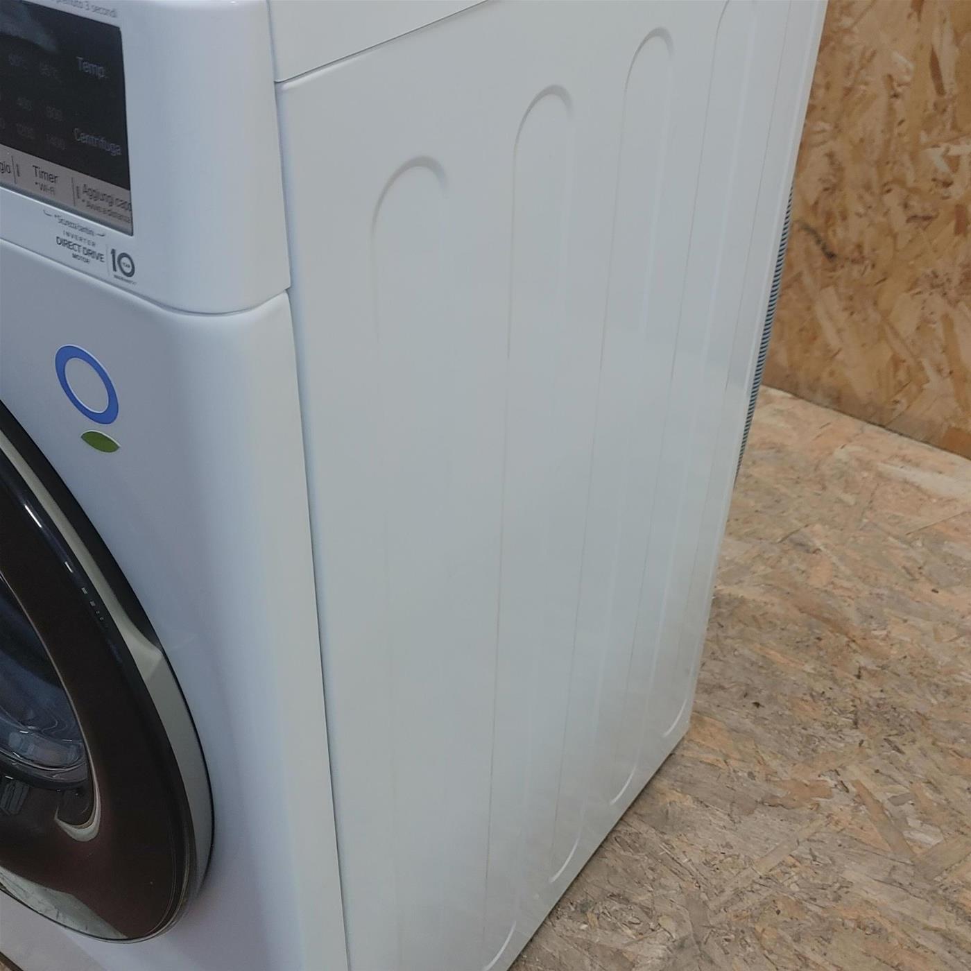 Lavatrice LG F4WV509S1E Carica frontale 9 kg 1400 Giri/min Bianco