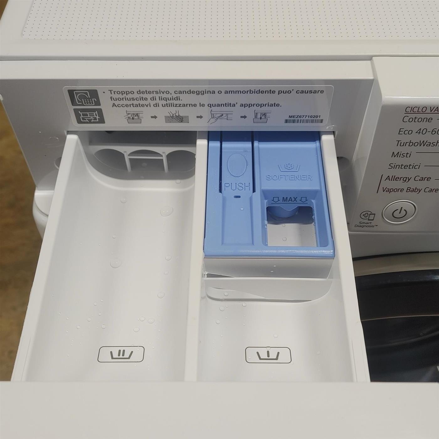 Lavatrice LG F4WV509S1E Carica frontale 9 kg 1400 Giri/min Bianco