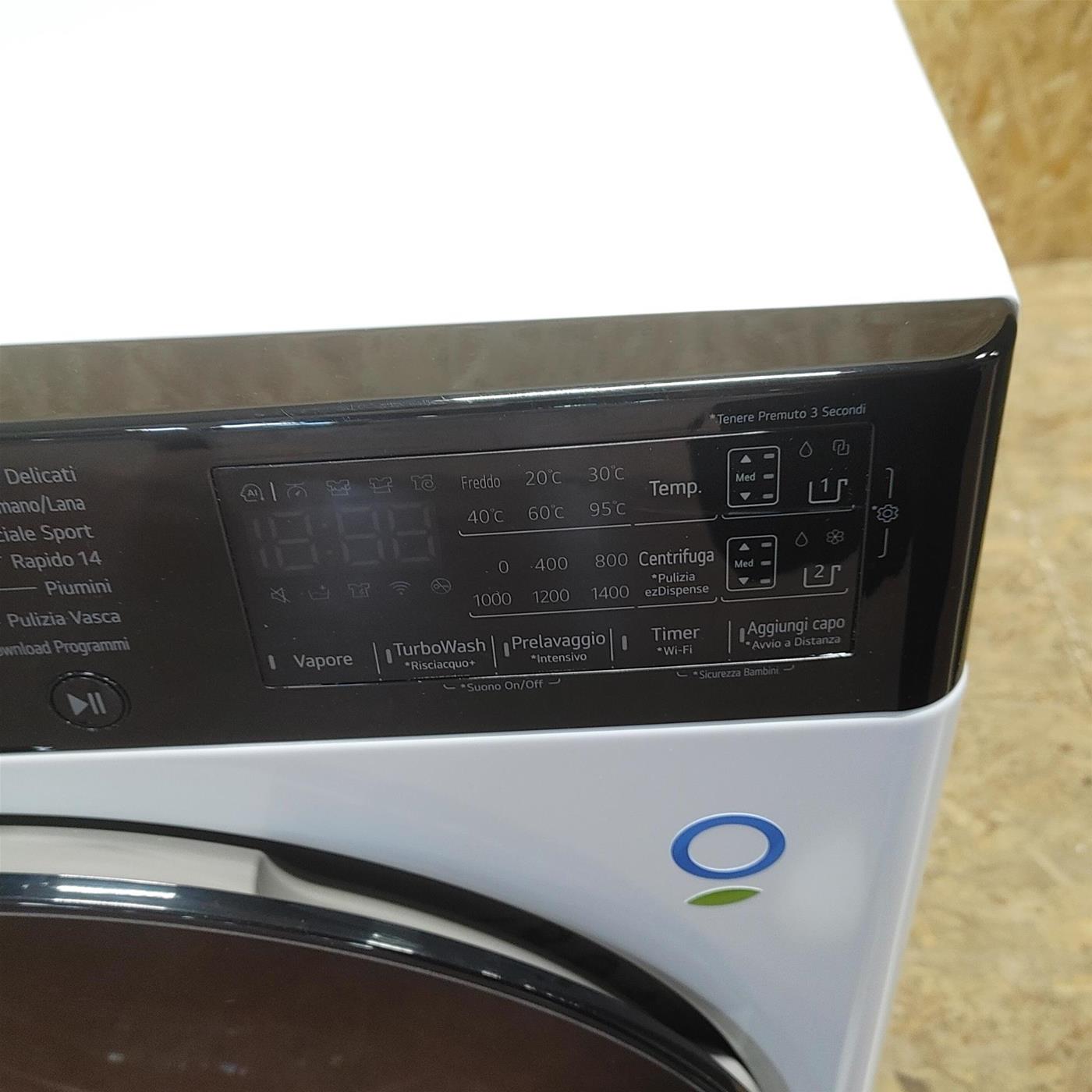 Lavatrice LG F4R7511TSWB Carica frontale 11 kg 1400 Giri/min Bianco