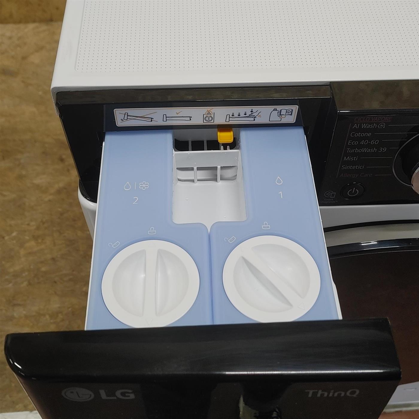 Lavatrice LG F4R7511TSWB Carica frontale 11 kg 1400 Giri/min Bianco