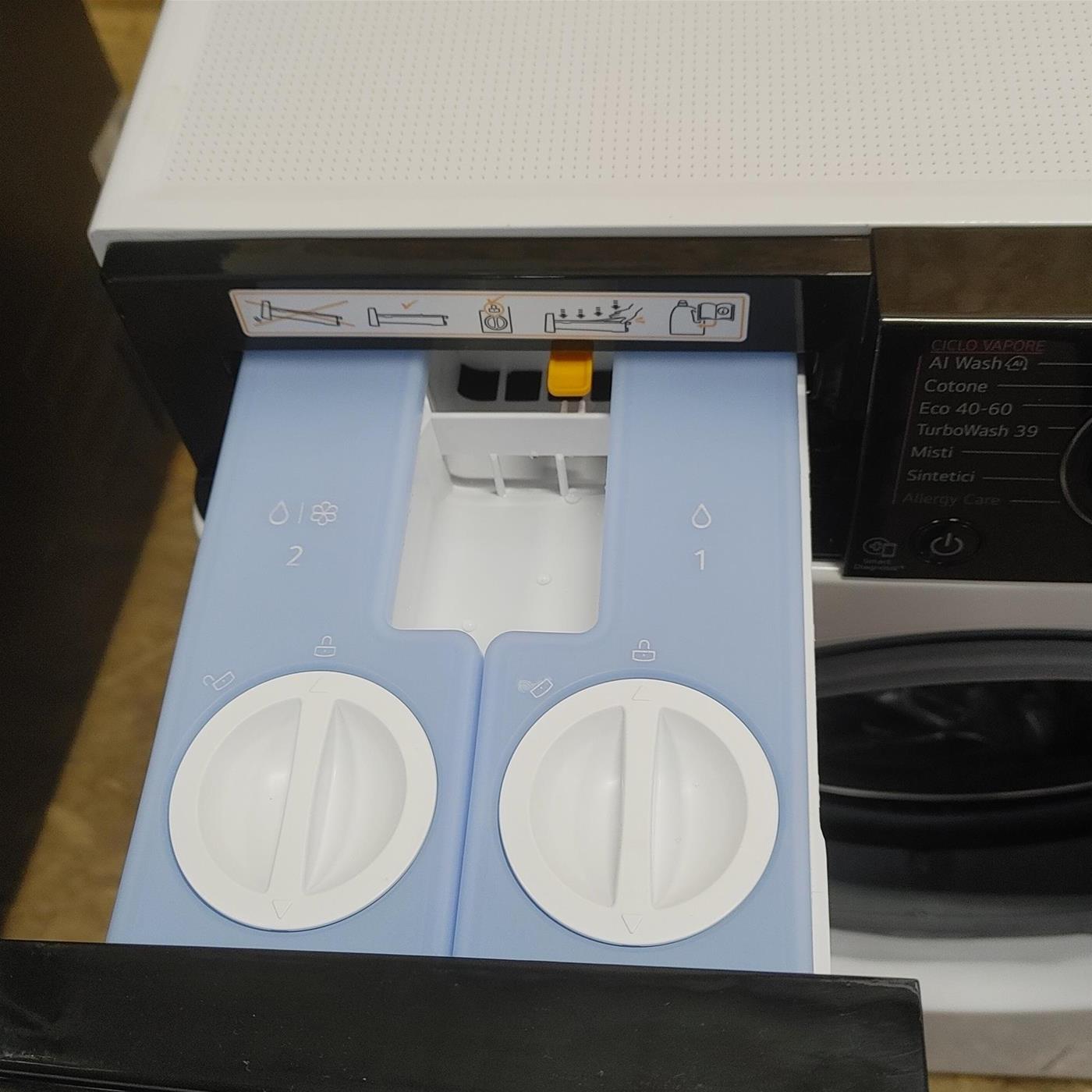 Lavatrice LG F4R7511TSWB Carica frontale 11 kg 1400 Giri/min Bianco