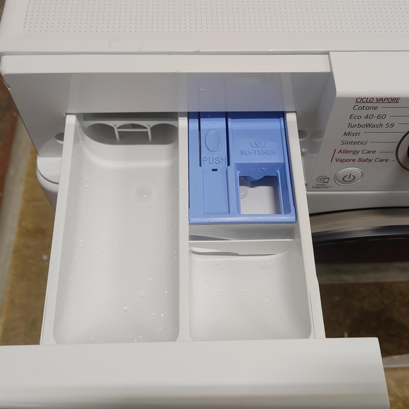 LG F4WV510SAE lavatrice Caricamento frontale 10,5 kg 1400 Giri/min A Bianco