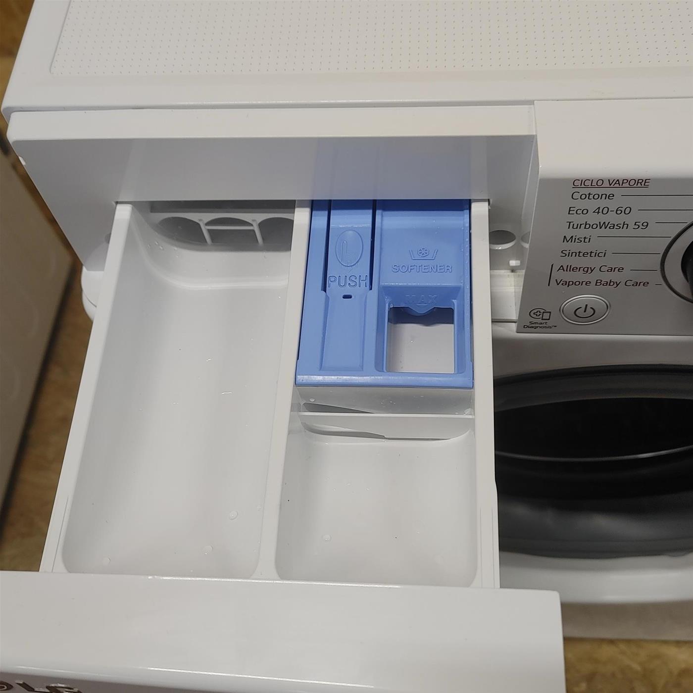 LG F4WV510SAE lavatrice Caricamento frontale 10,5 kg 1400 Giri/min A Bianco
