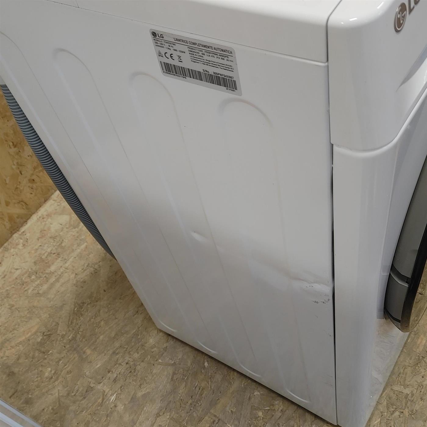 Lavatrice LG F2WV3S7S6E Carica frontale 7 kg 1200 Giri/min Bianco