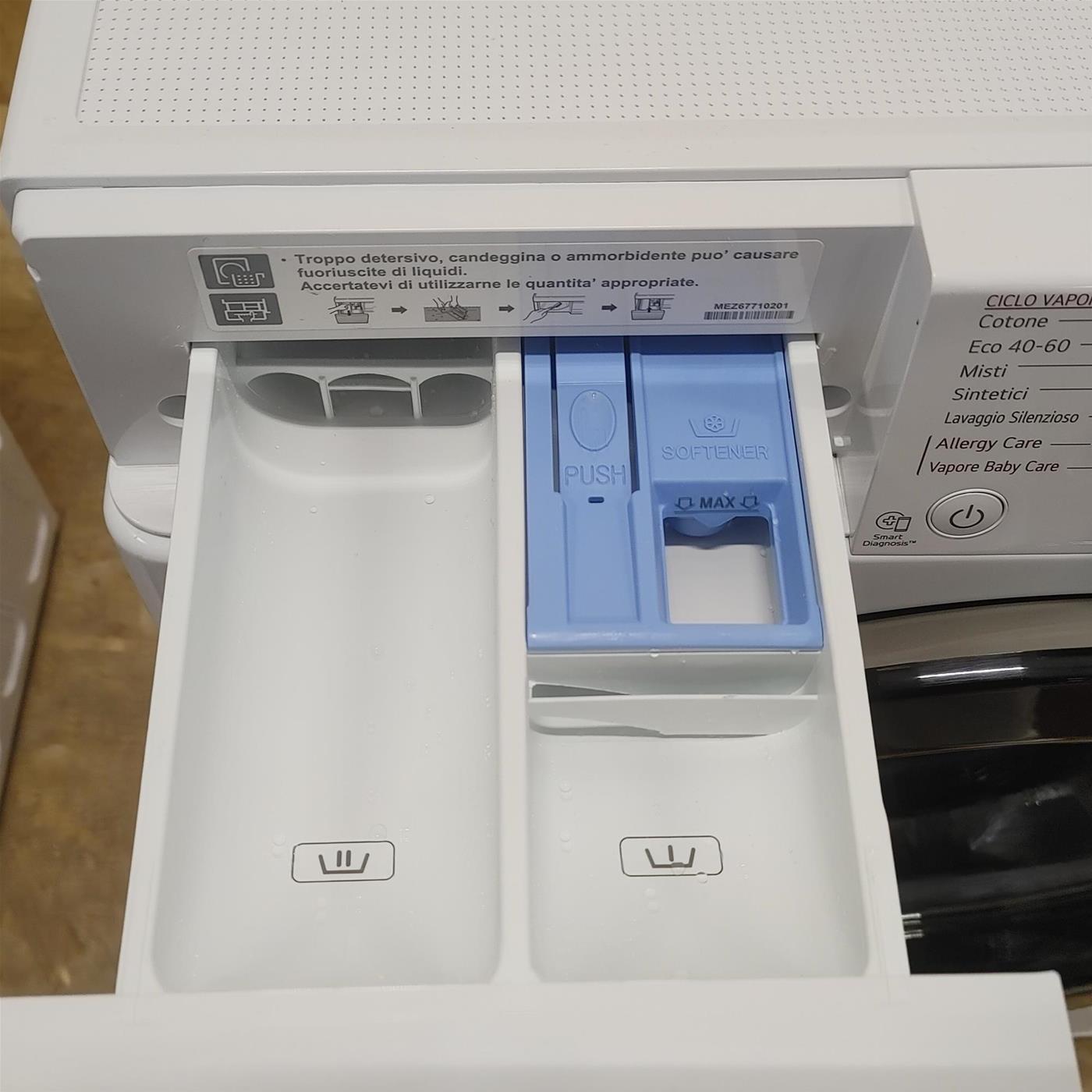 Lavatrice LG F2WV3S7S6E Carica frontale 7 kg 1200 Giri/min Bianco